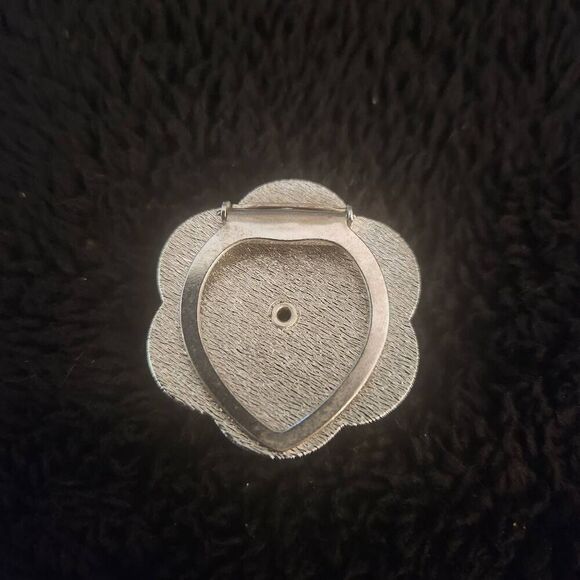 Vintage Silver Tone Flower Scarf Clip - Picture 3 of 3